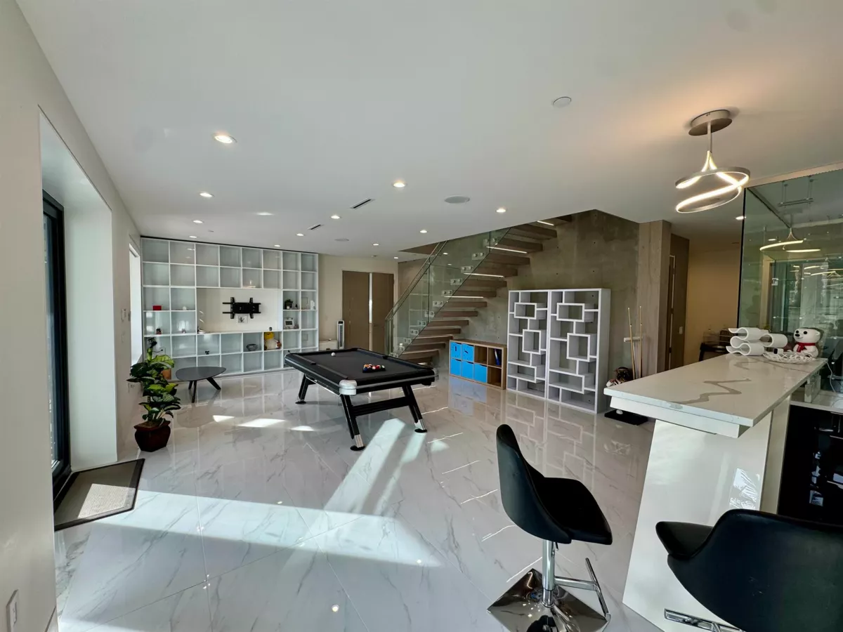 Front Yard Photo of 1035 Greenwood Place, West Vancouver, BC