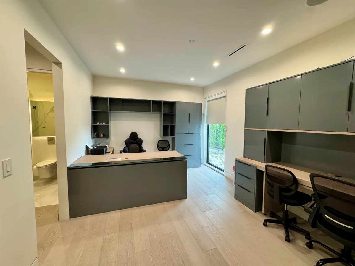 Guest Bathroom Photo of 1035 Greenwood Place, West Vancouver, BC