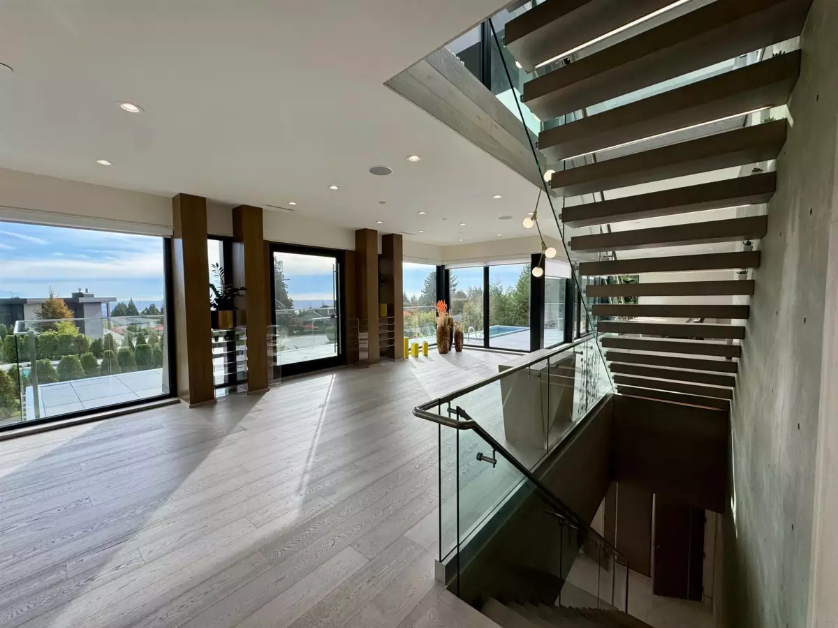 Kitchen Island Photo of 1035 Greenwood Place, West Vancouver, BC