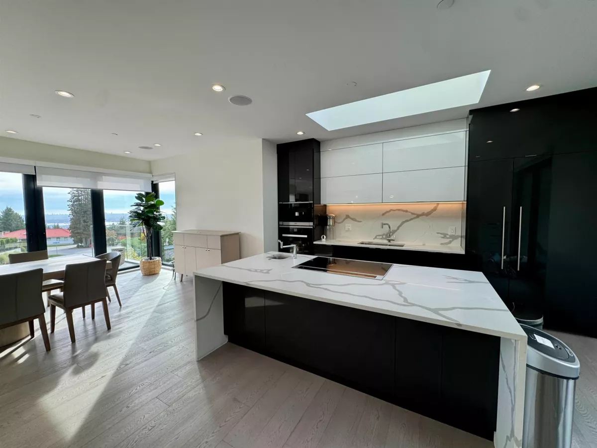 Primary Bathroom Photo of 1035 Greenwood Place, West Vancouver, BC
