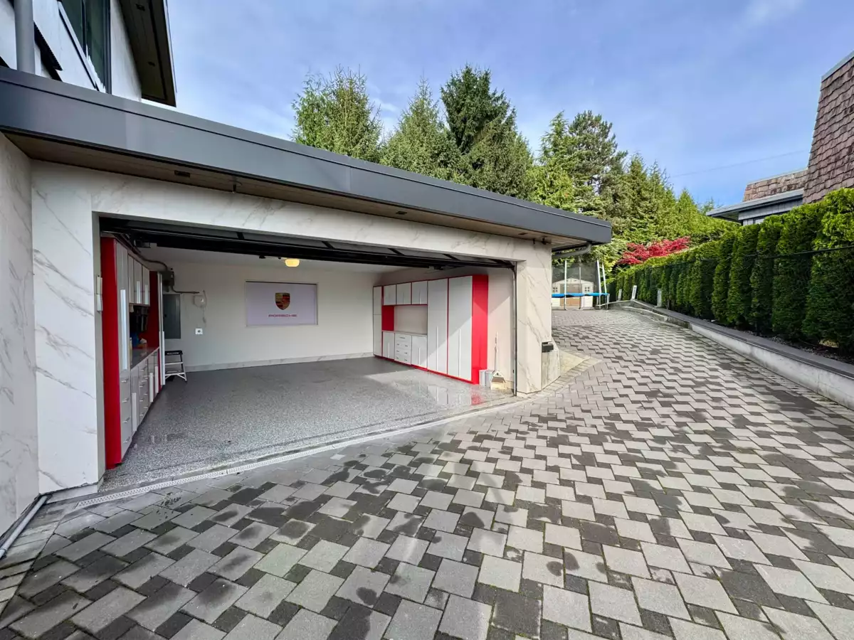 Swimming Pool Photo of 1035 Greenwood Place, West Vancouver, BC