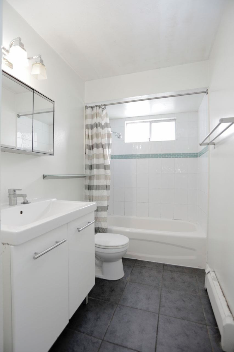 Hallway Photo of 448 E 59th Avenue, Vancouver, BC