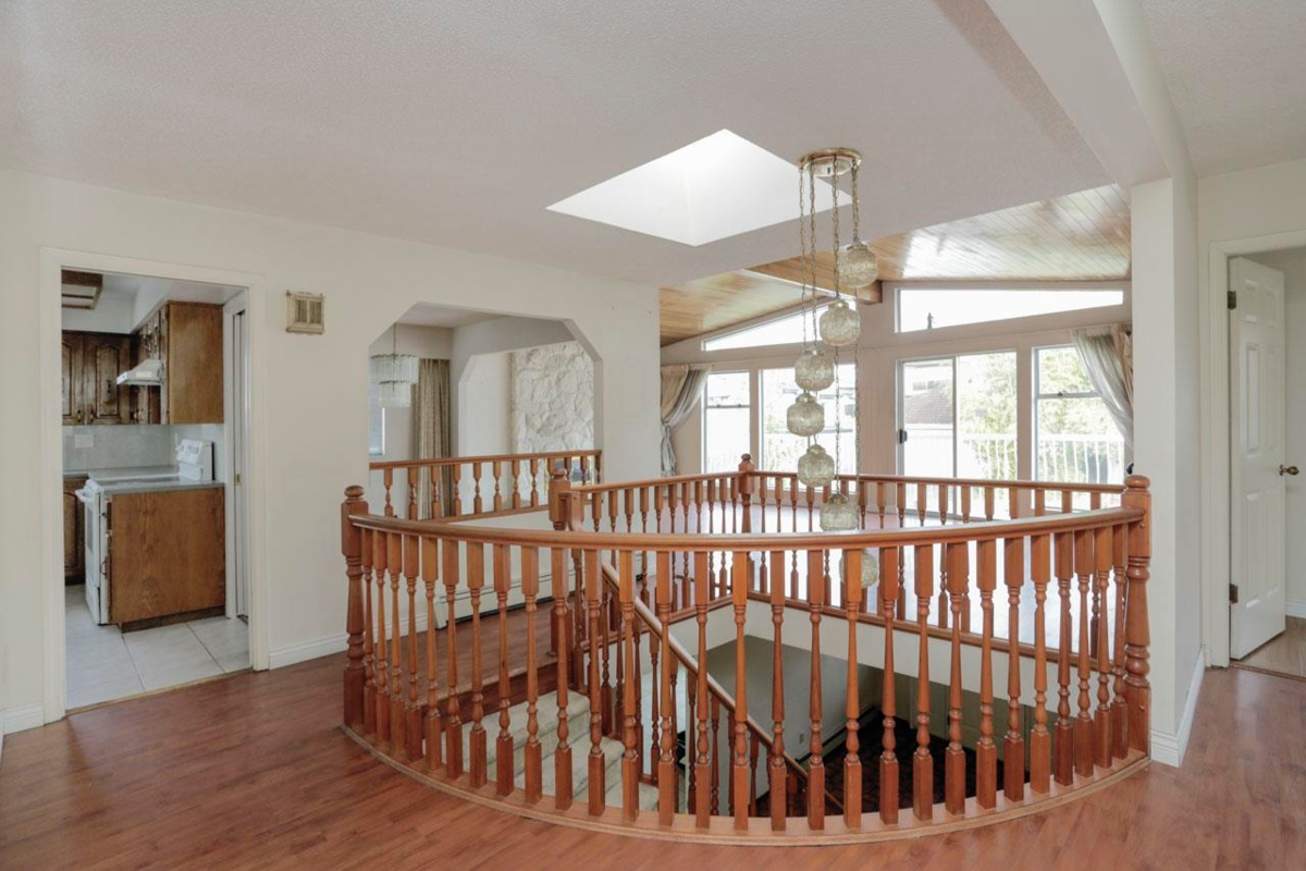 Kitchen Island Photo of 448 E 59th Avenue, Vancouver, BC