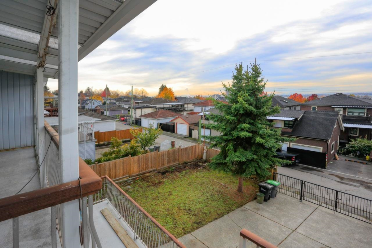 Kitchen Photo of 448 E 59th Avenue, Vancouver, BC