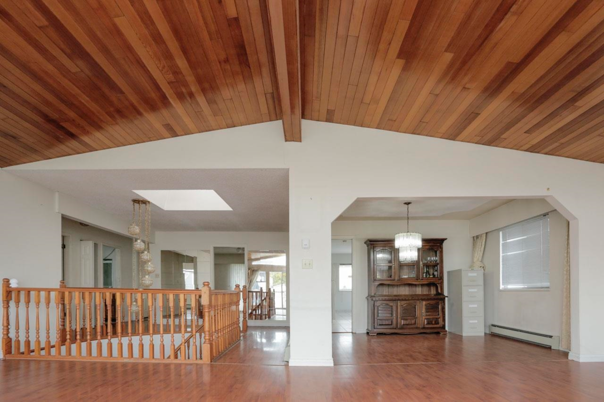 Walk-In Closet Photo of 448 E 59th Avenue, Vancouver, BC