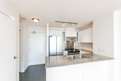 905 7555 Alderbridge Way, Richmond, BC, Richmond — Apartment/Condo for sale