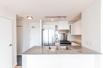 905 7555 Alderbridge Way, Richmond, BC, Richmond — Apartment/Condo for sale