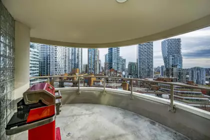 Powder Room Photo of 1405 1020 Harwood Street, Vancouver, BC