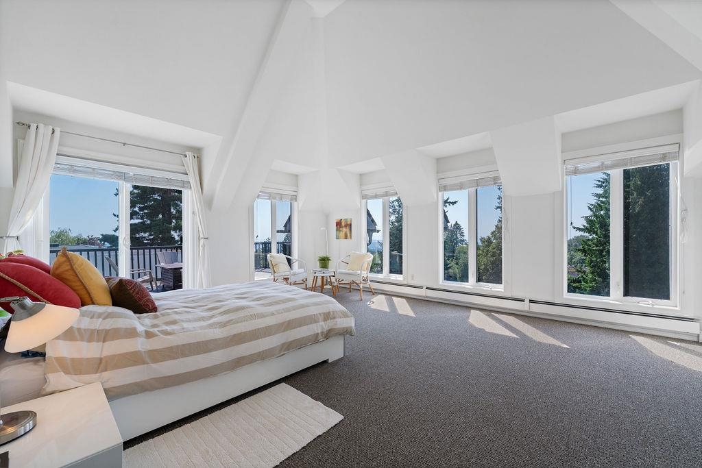 Entry Foyer Photo of 284 Sandringham Crescent, North Vancouver, BC
