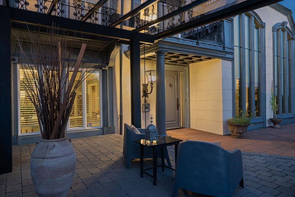 Family Room Photo of 284 Sandringham Crescent, North Vancouver, BC