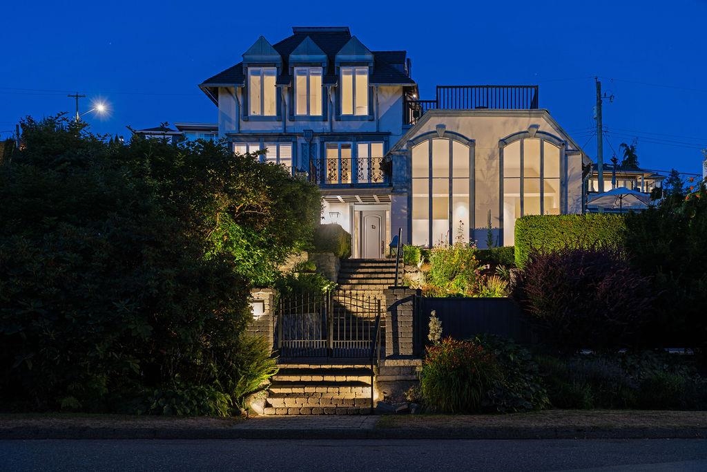 Fitness Center Photo Near 284 Sandringham Crescent, North Vancouver, BC