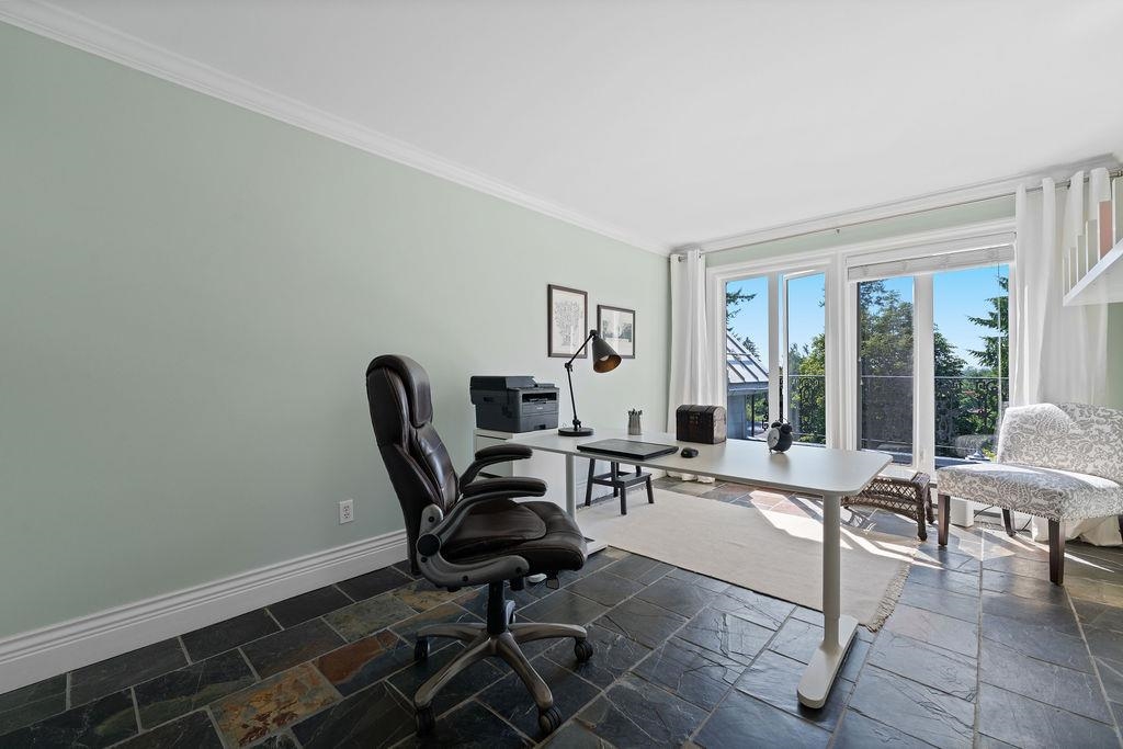 Garden / Landscaping Photo of 284 Sandringham Crescent, North Vancouver, BC