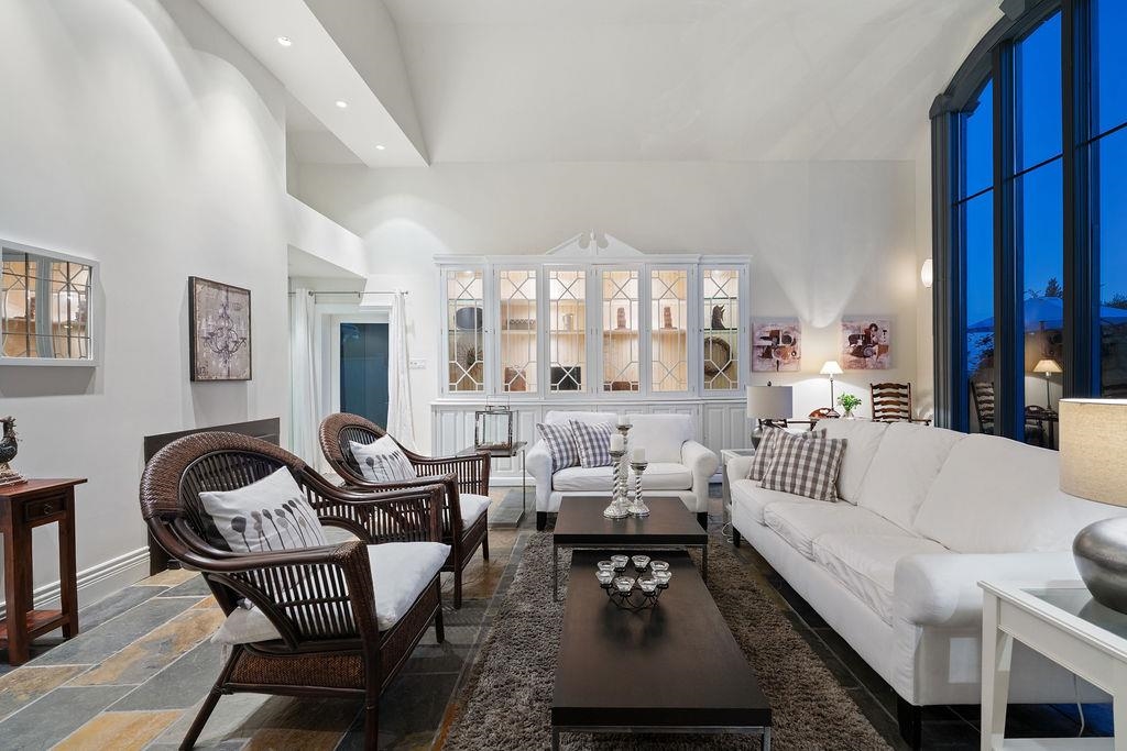 Kitchen Island Photo of 284 Sandringham Crescent, North Vancouver, BC