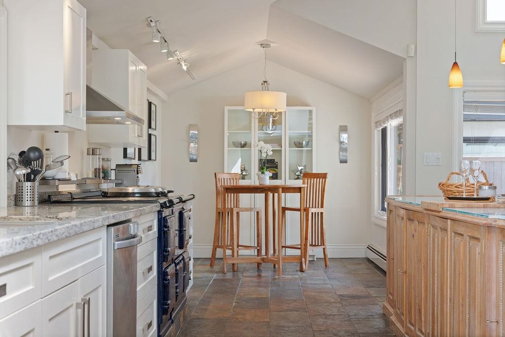 Loft / Bonus Room Photo of 284 Sandringham Crescent, North Vancouver, BC