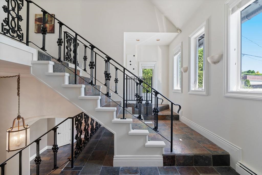 Mudroom Photo of 284 Sandringham Crescent, North Vancouver, BC