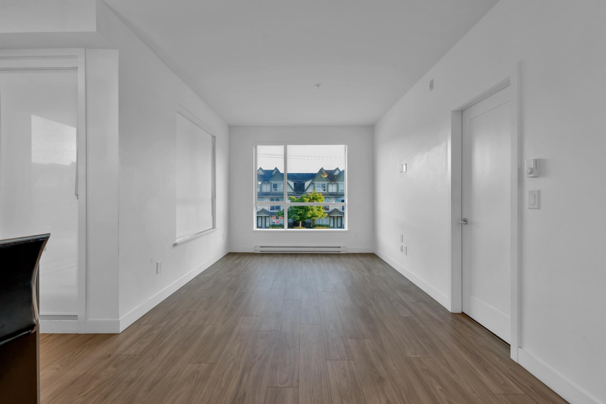 Breakfast Nook Photo of 214 18811 72 Avenue, Surrey, BC