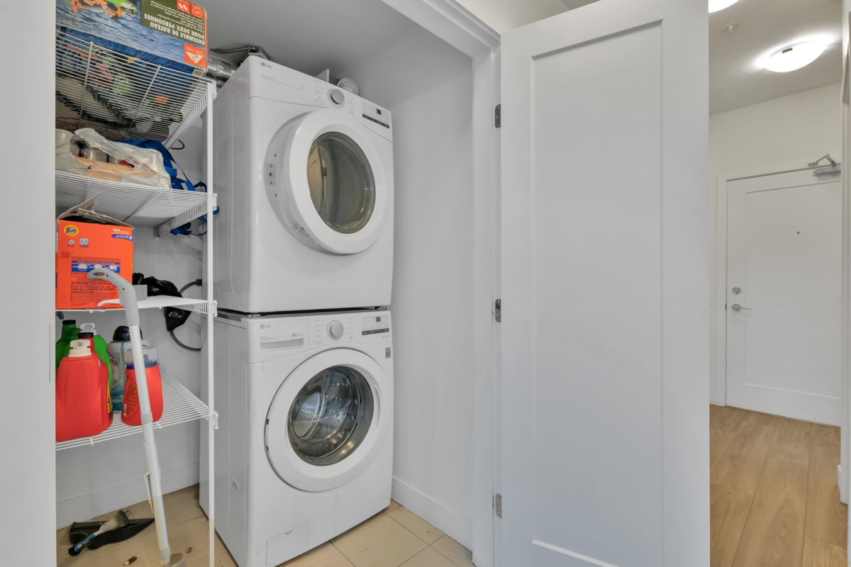 Mudroom Photo of 214 18811 72 Avenue, Surrey, BC