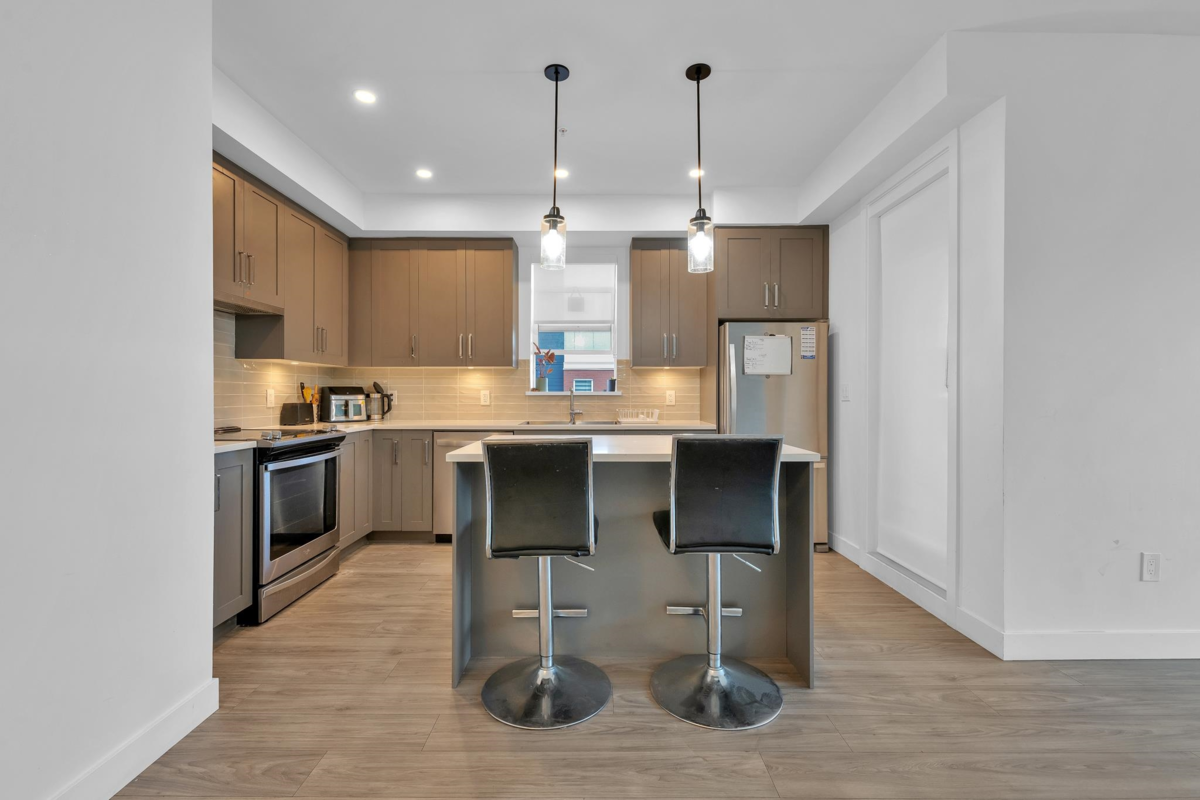 Primary Bedroom Photo of 214 18811 72 Avenue, Surrey, BC