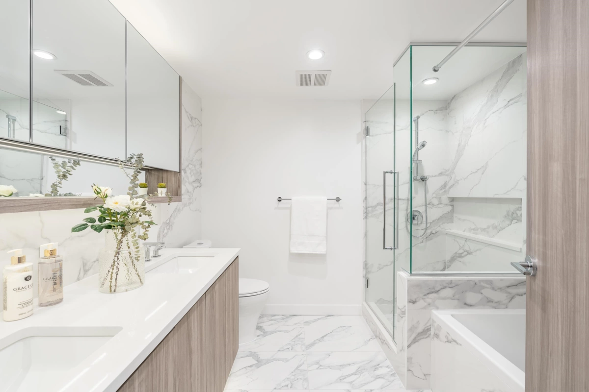 Primary Bathroom Photo of 3307 13778 100 Avenue, Surrey, BC