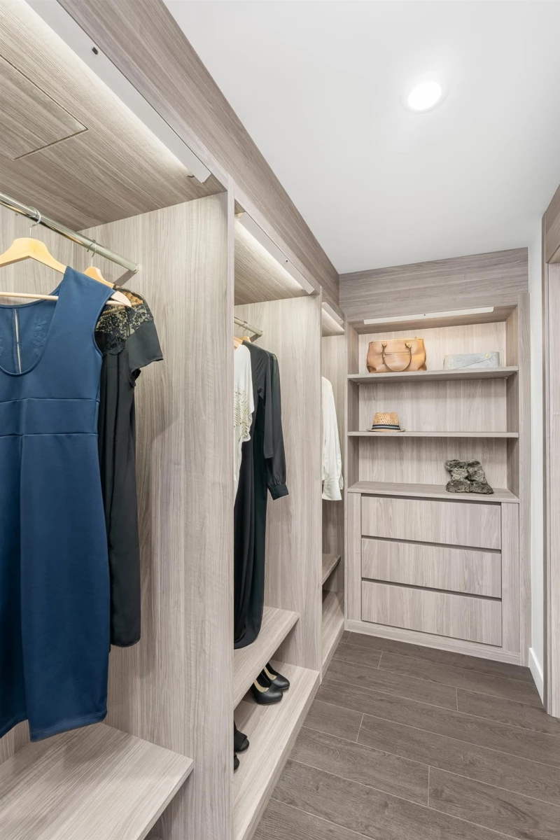 Walk-In Closet Photo of 3307 13778 100 Avenue, Surrey, BC