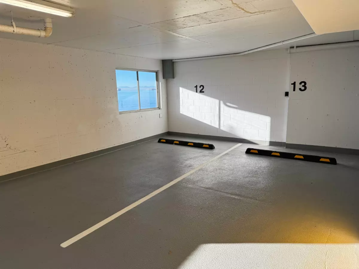 Backyard Photo of 102 2246 Bellevue Avenue, West Vancouver, BC