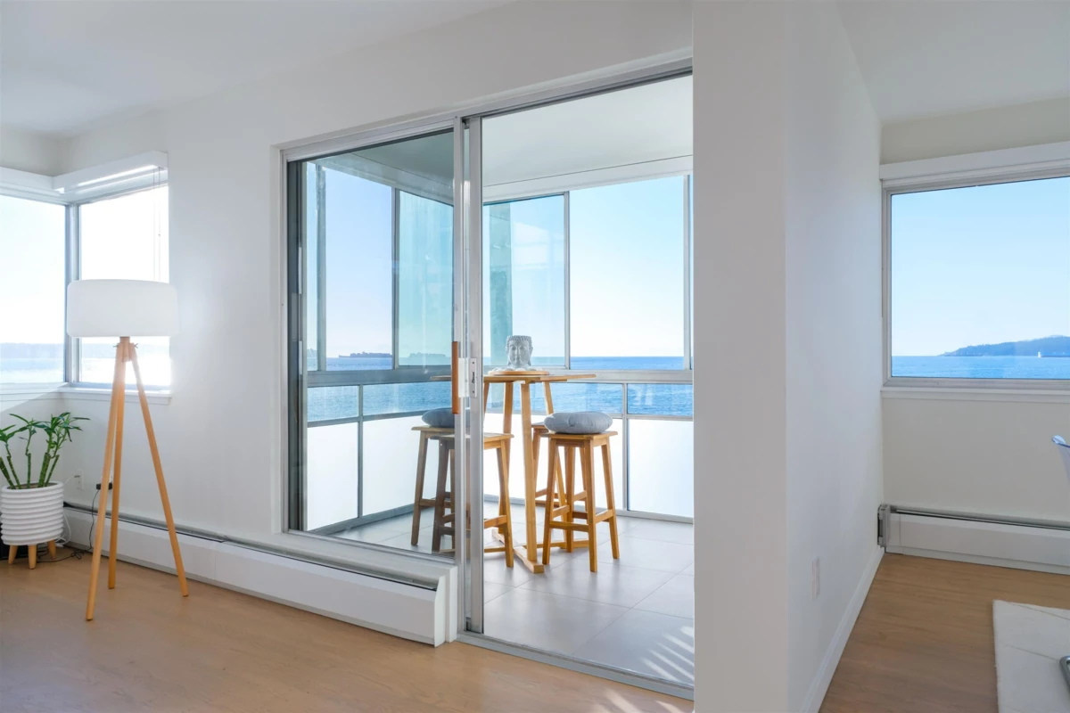 Guest Bathroom Photo of 102 2246 Bellevue Avenue, West Vancouver, BC