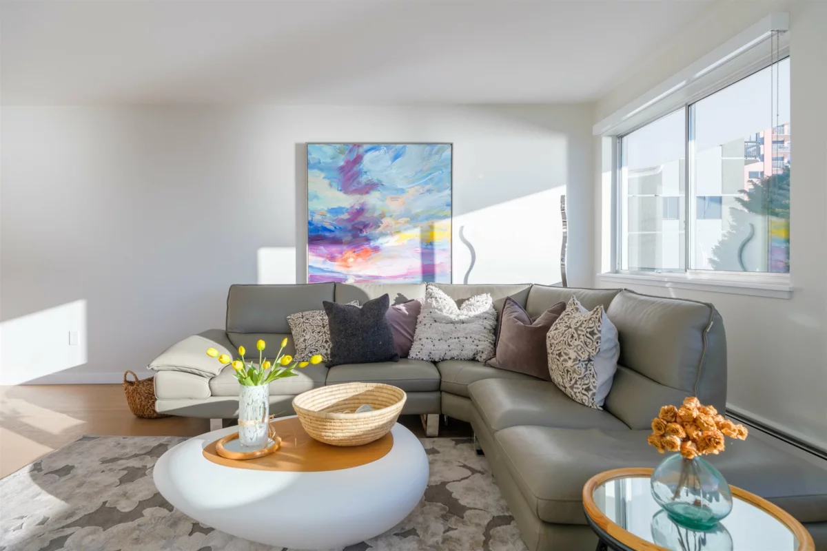 Kitchen Photo of 102 2246 Bellevue Avenue, West Vancouver, BC