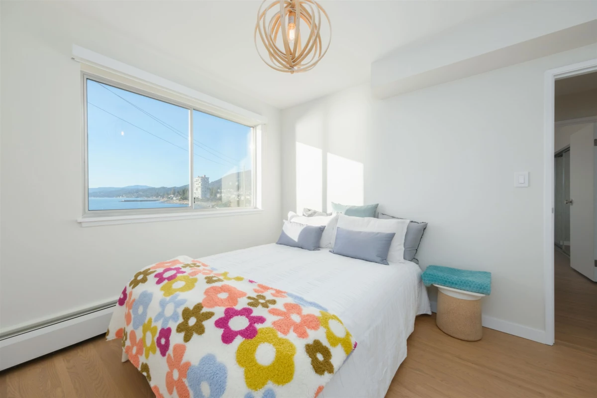 Mudroom Photo of 102 2246 Bellevue Avenue, West Vancouver, BC
