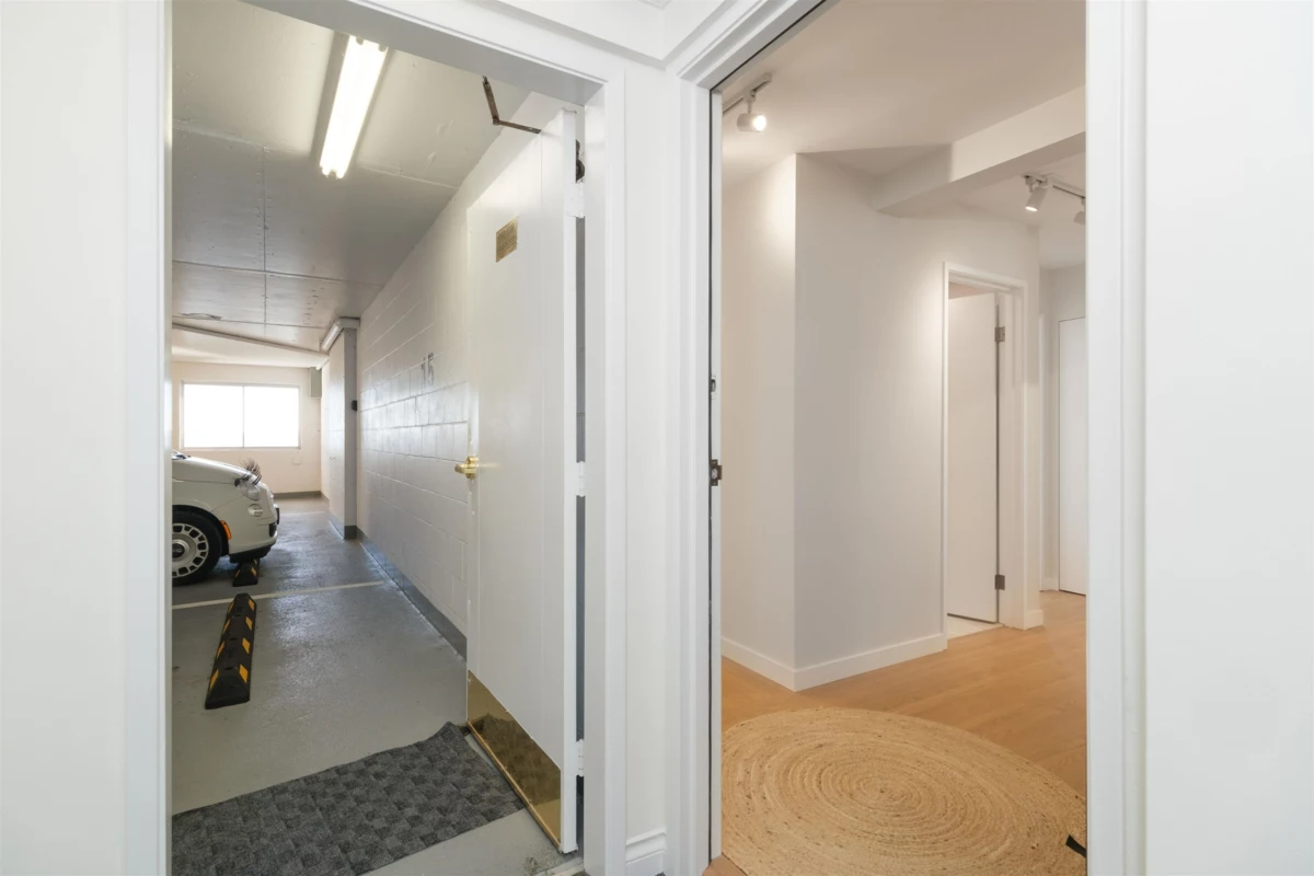 Outdoor Deck Photo of 102 2246 Bellevue Avenue, West Vancouver, BC