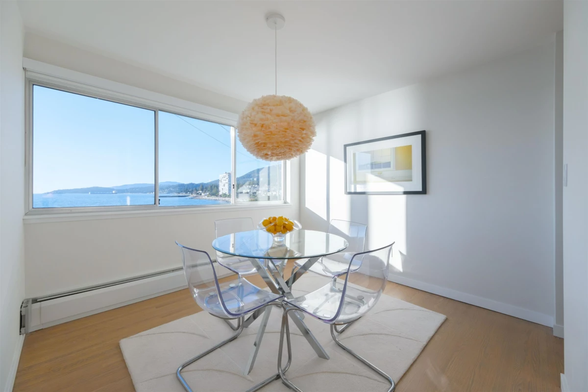 Primary Bedroom Photo of 102 2246 Bellevue Avenue, West Vancouver, BC