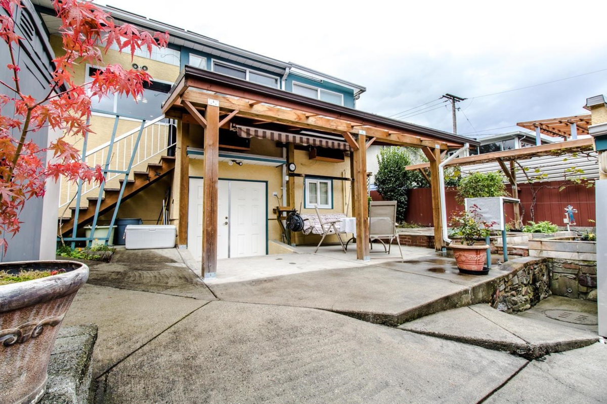 Backyard Photo of 430 Garrett Street, New Westminster, BC