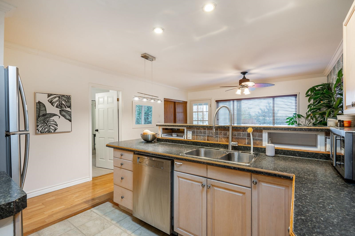 Breakfast Nook Photo of 430 Garrett Street, New Westminster, BC