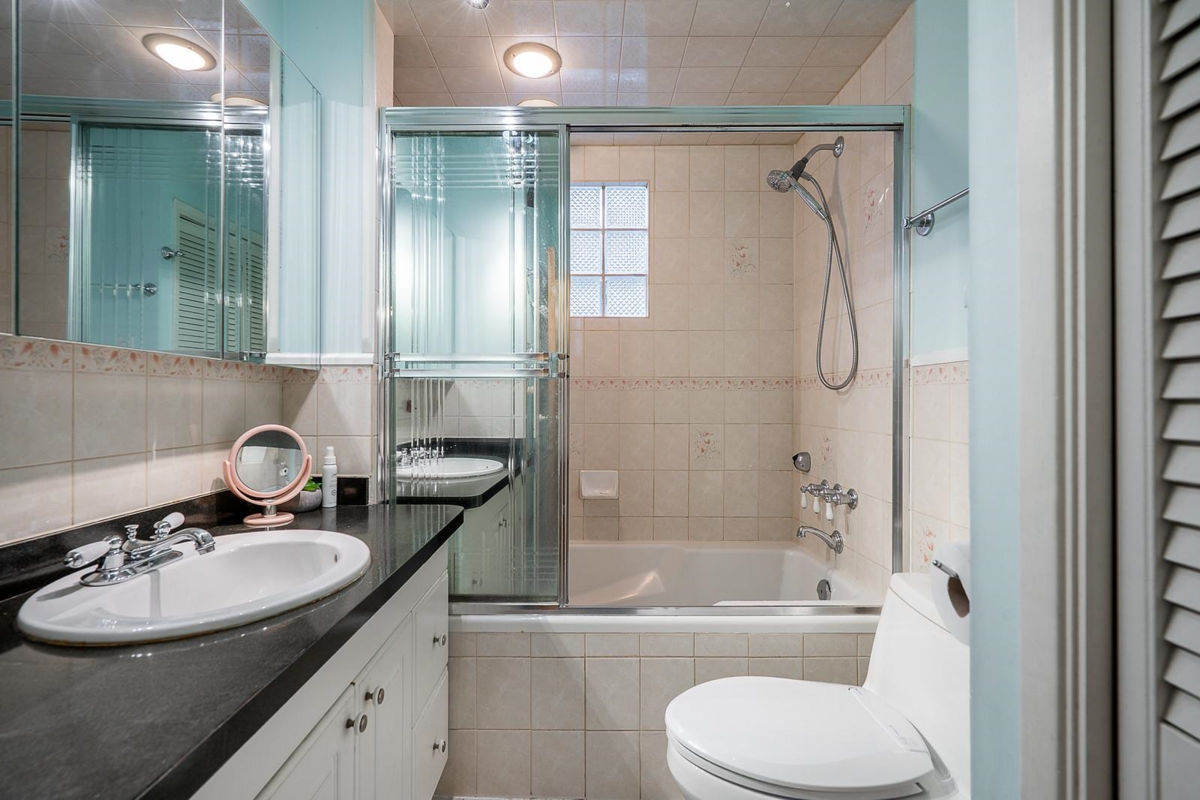 Dining Area Photo of 430 Garrett Street, New Westminster, BC