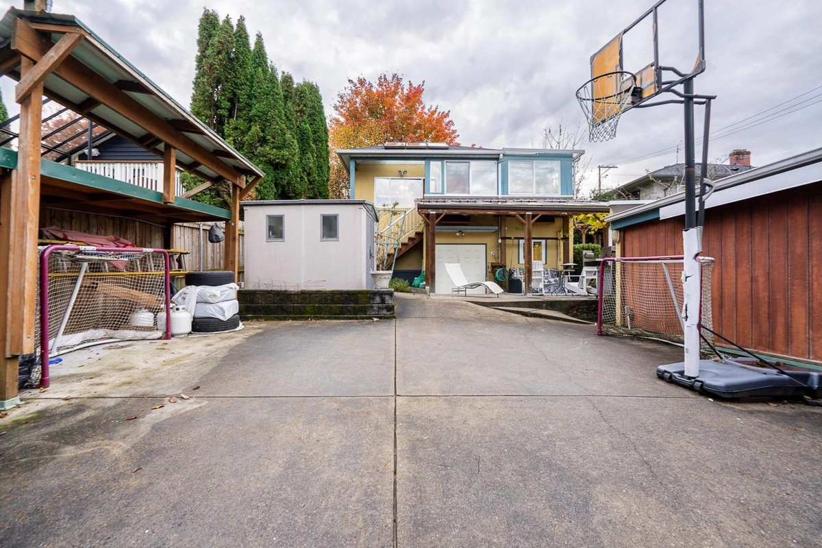 Front Yard Photo of 430 Garrett Street, New Westminster, BC