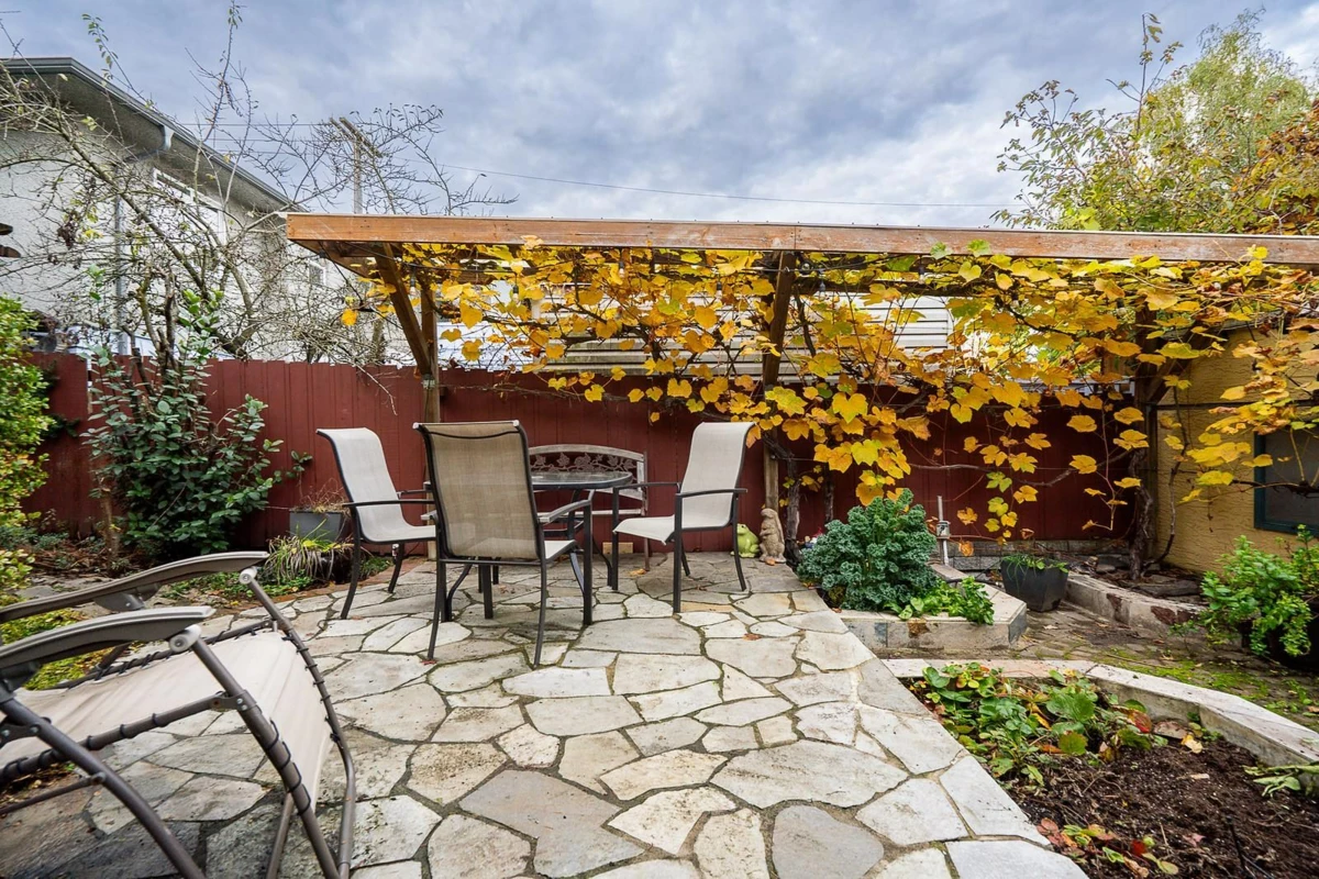 Garage Interior Photo of 430 Garrett Street, New Westminster, BC