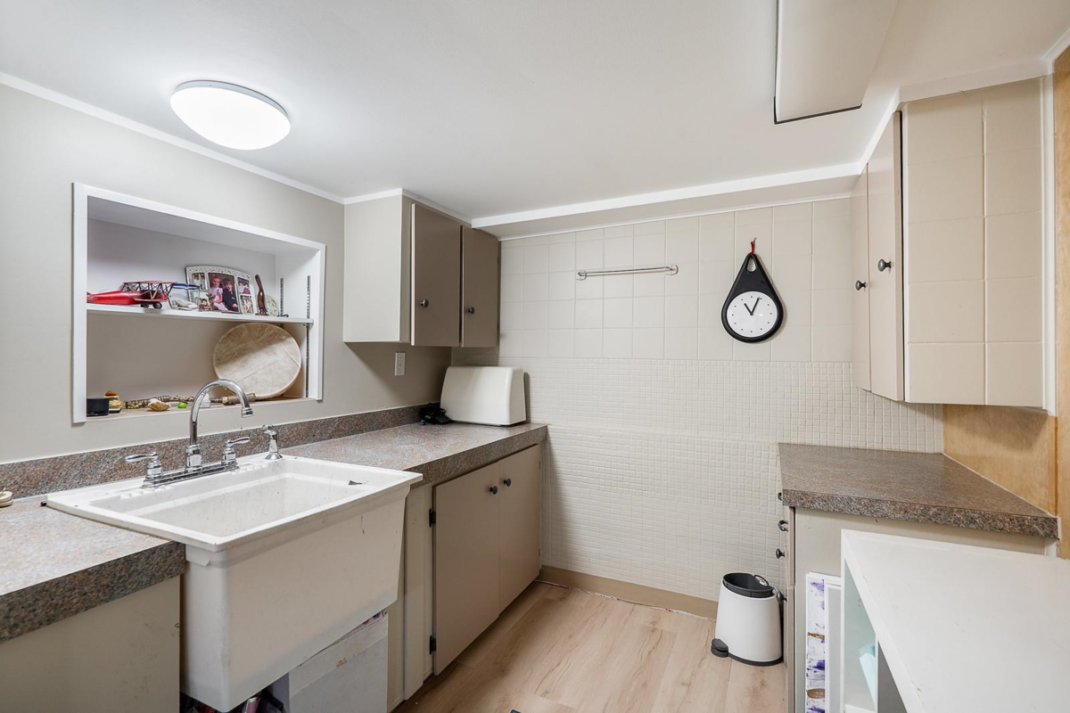 Powder Room Photo of 430 Garrett Street, New Westminster, BC