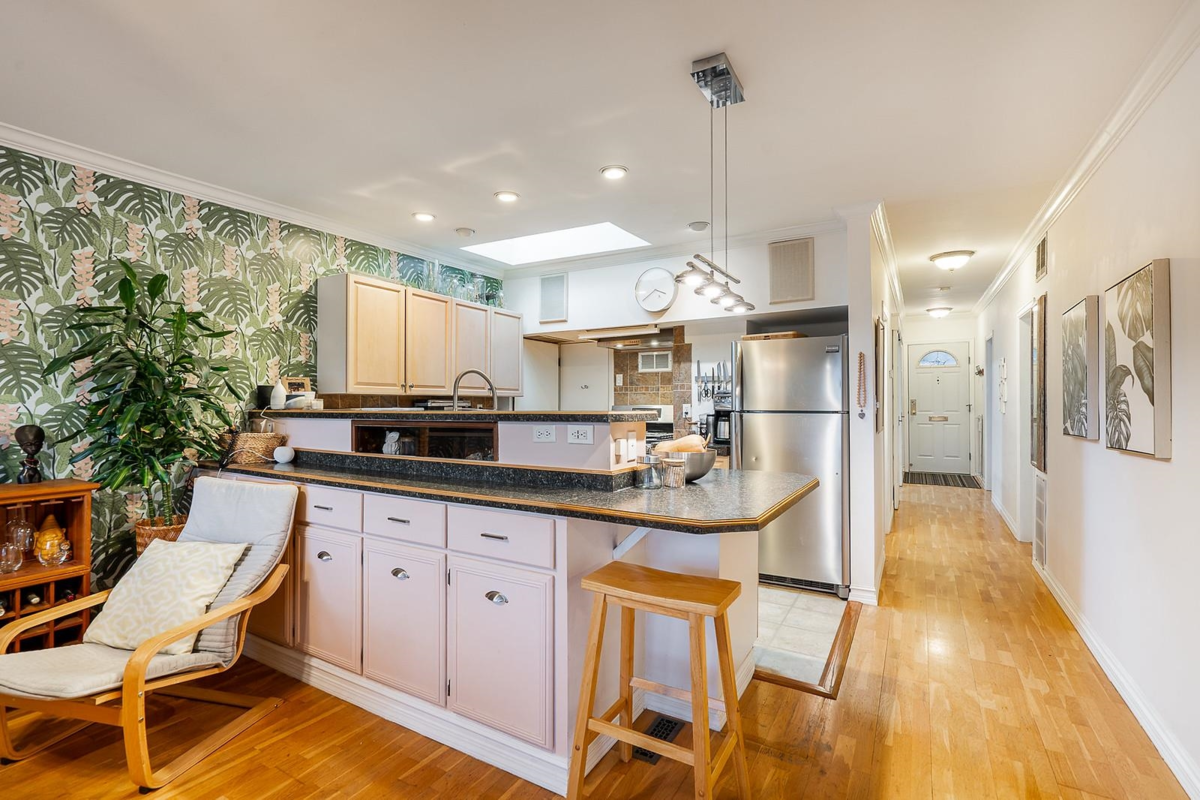Primary Bathroom Photo of 430 Garrett Street, New Westminster, BC