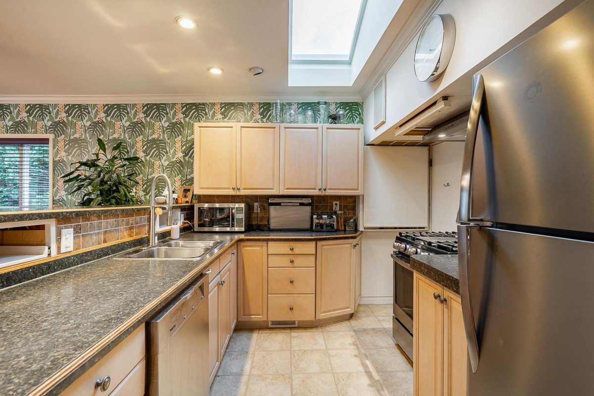 Primary Bedroom Photo of 430 Garrett Street, New Westminster, BC