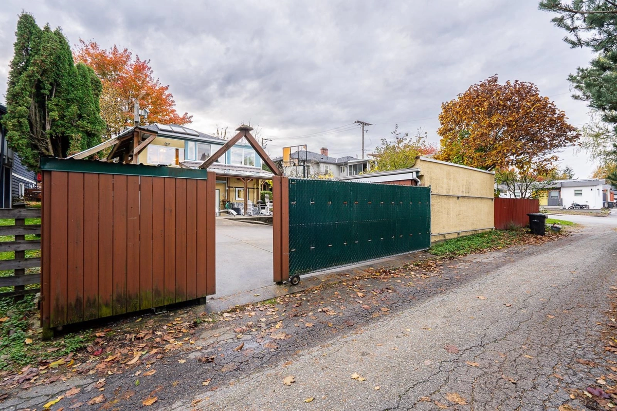 Swimming Pool Photo of 430 Garrett Street, New Westminster, BC