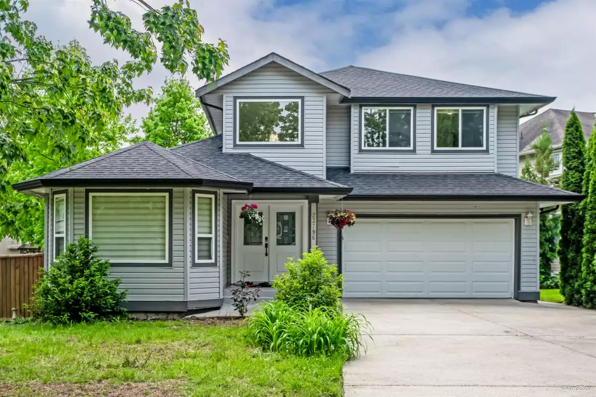 Living Room Photo of 23796 110b Avenue, Maple Ridge, BC