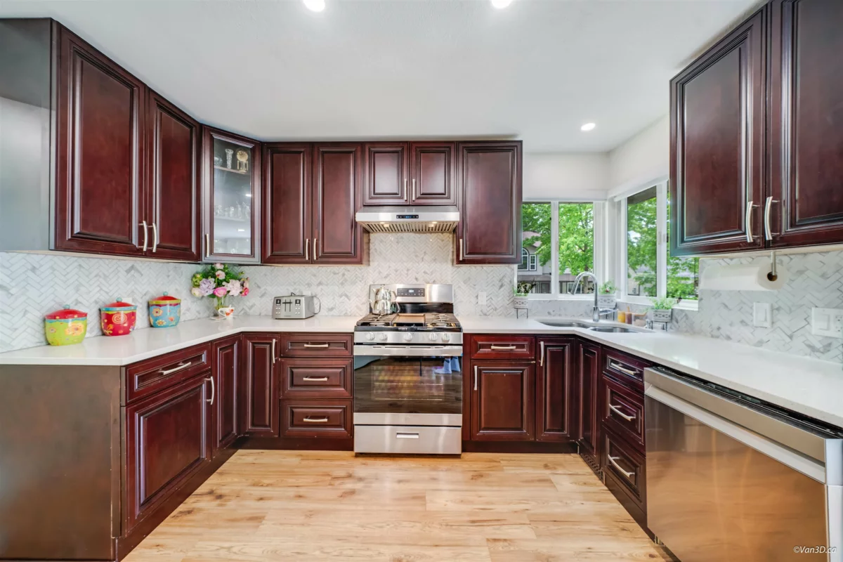 Walk-In Closet Photo of 23796 110b Avenue, Maple Ridge, BC