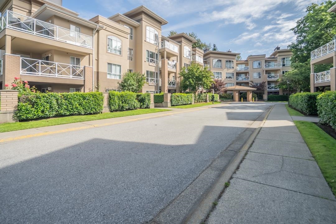 Family Room Photo of 308 2551 Parkview Lane, Port Coquitlam, BC