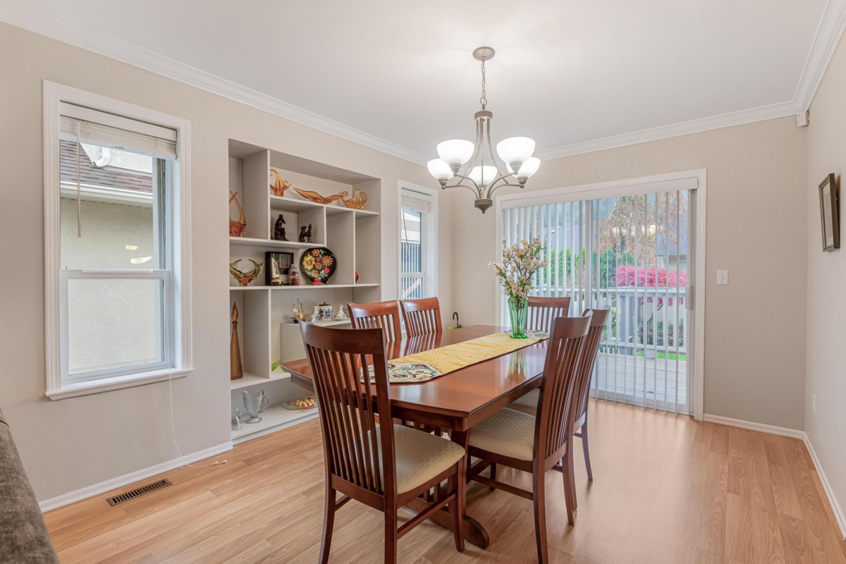 Breakfast Nook Photo of 318 Miami River Drive, Harrison Hot Springs, BC