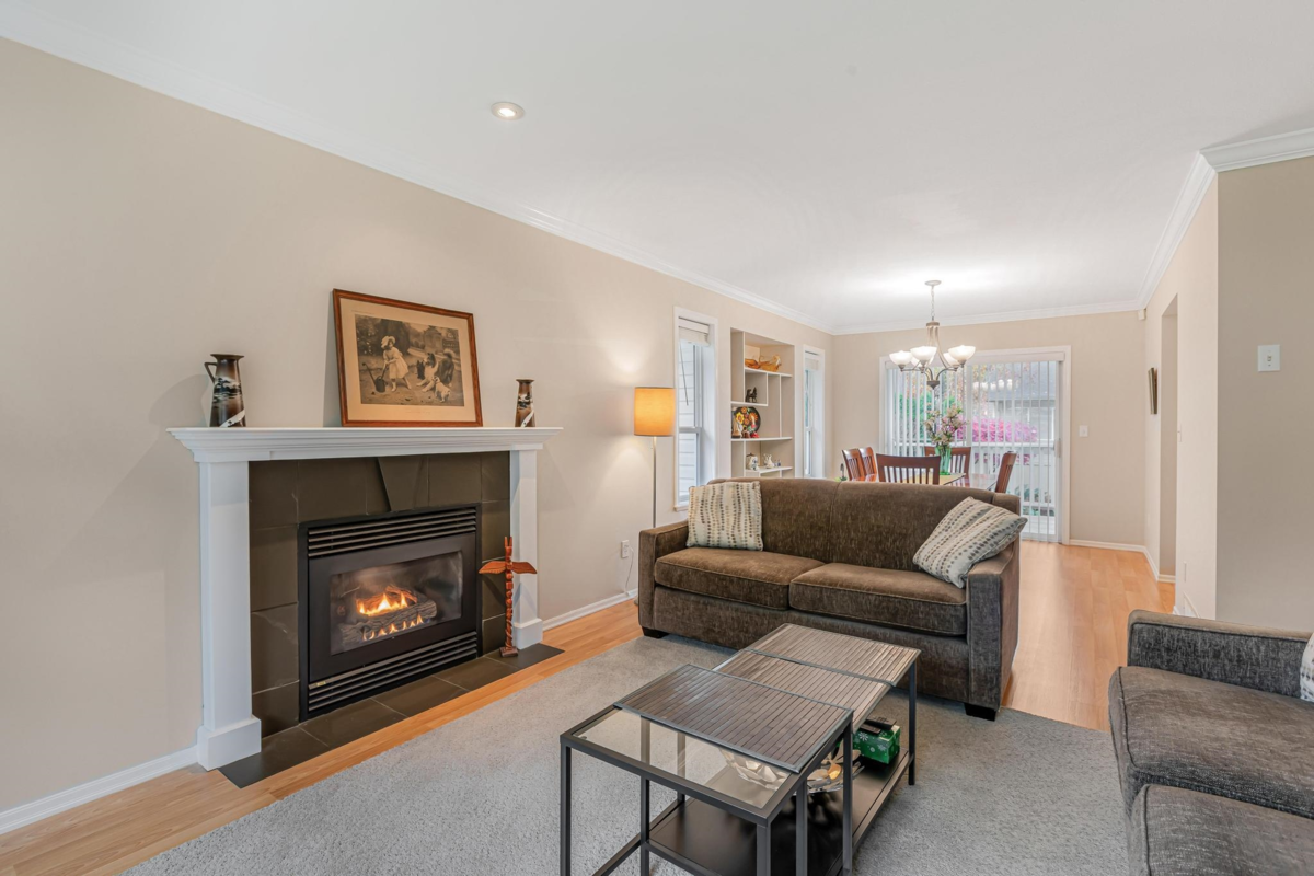 Kitchen Photo of 318 Miami River Drive, Harrison Hot Springs, BC