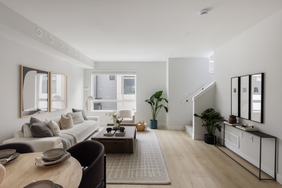 Family Room Photo of 123 30530 Cardinal Avenue, Abbotsford, BC