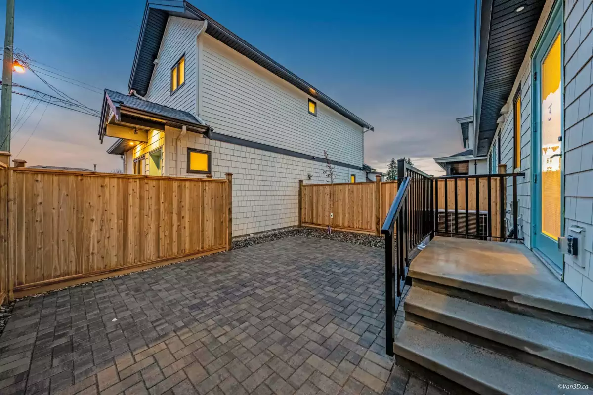 Garden / Landscaping Photo of 3 6730 Heather Street, Vancouver, BC