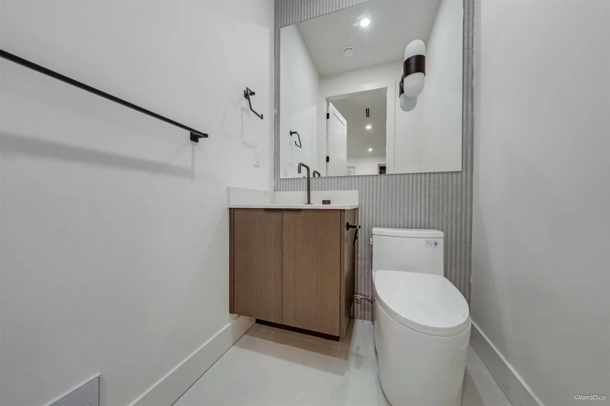 Primary Bathroom Photo of 3 6730 Heather Street, Vancouver, BC