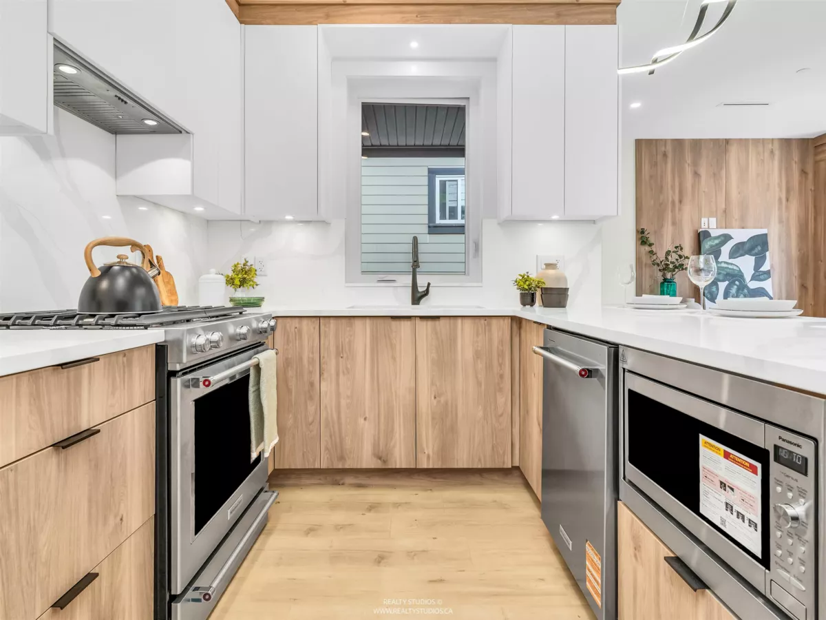 Breakfast Nook Photo of 2 5221 Clarendon Street, Vancouver, BC