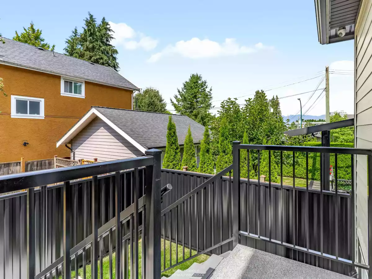 Front Yard Photo of 2 5221 Clarendon Street, Vancouver, BC