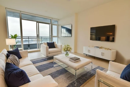 Family Room Photo of 1910 13675 107a Avenue, Surrey, BC
